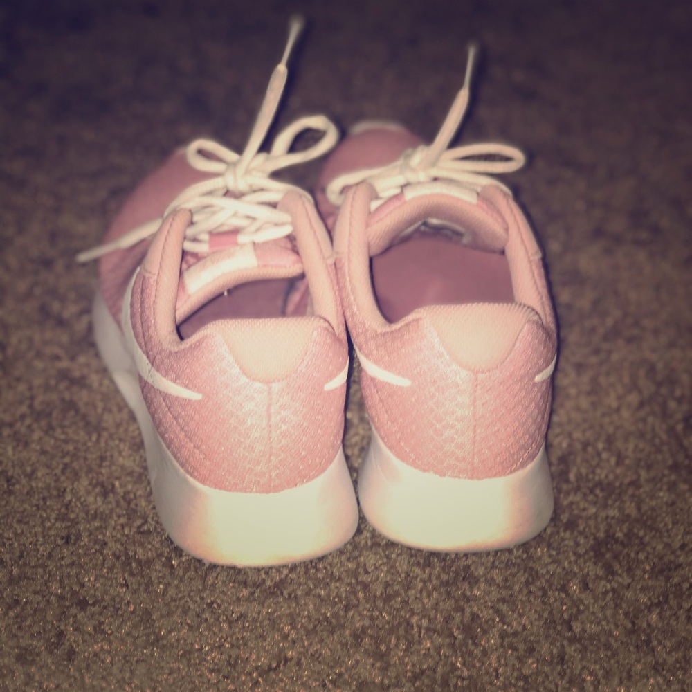 Pink nike roshes